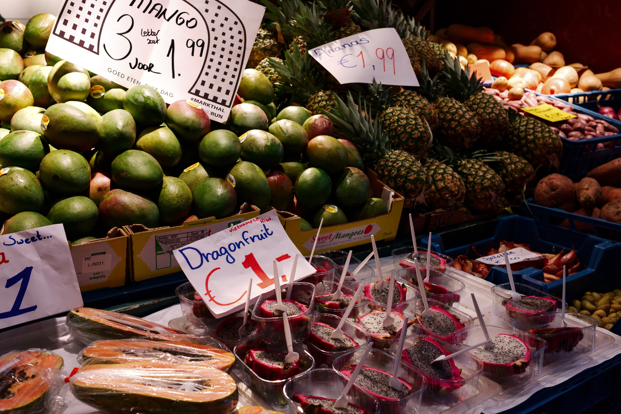 Fujifilm X-Pro2 sample photo. Fruits shop amsterdam photography