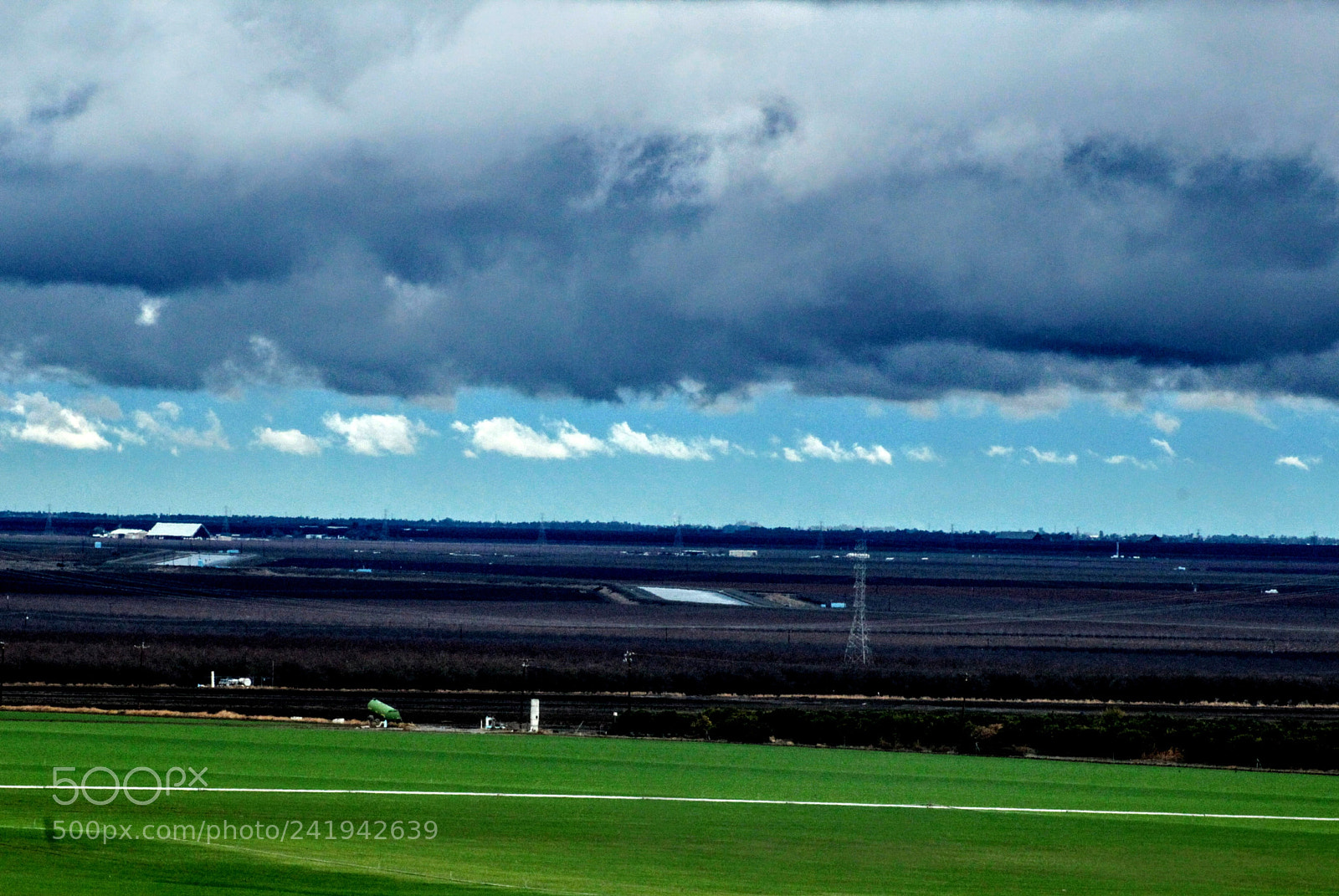 Canon EOS 1200D (EOS Rebel T5 / EOS Kiss X70 / EOS Hi) sample photo. Farm drama photography