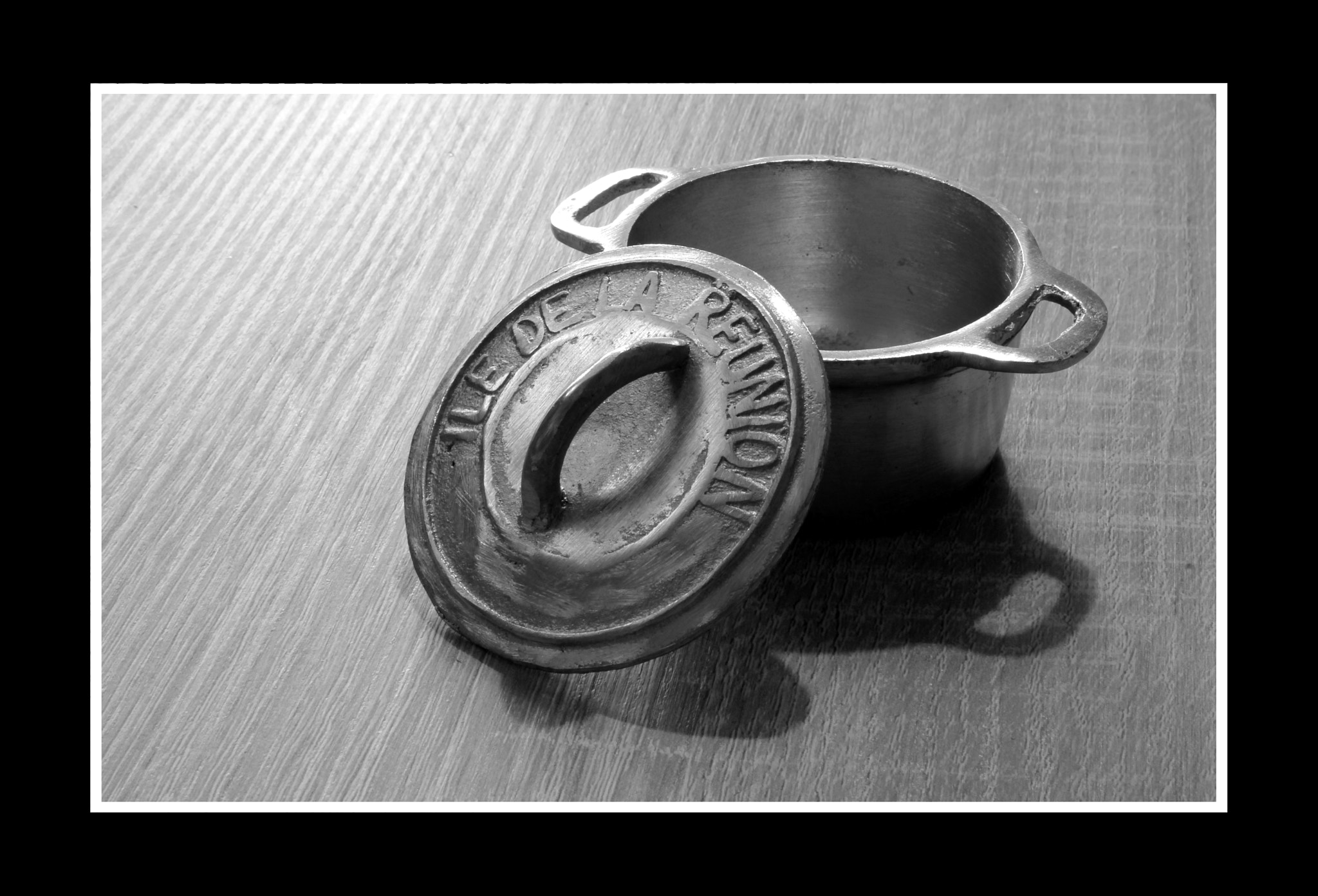 Canon EOS 550D (EOS Rebel T2i / EOS Kiss X4) sample photo. Marmite photography