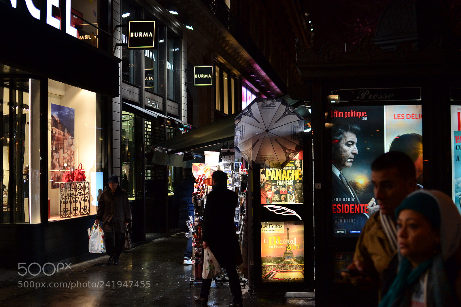 Nikon D3100 + Nikon AF-S DX Nikkor 35mm F1.8G sample photo. Paris at night photography