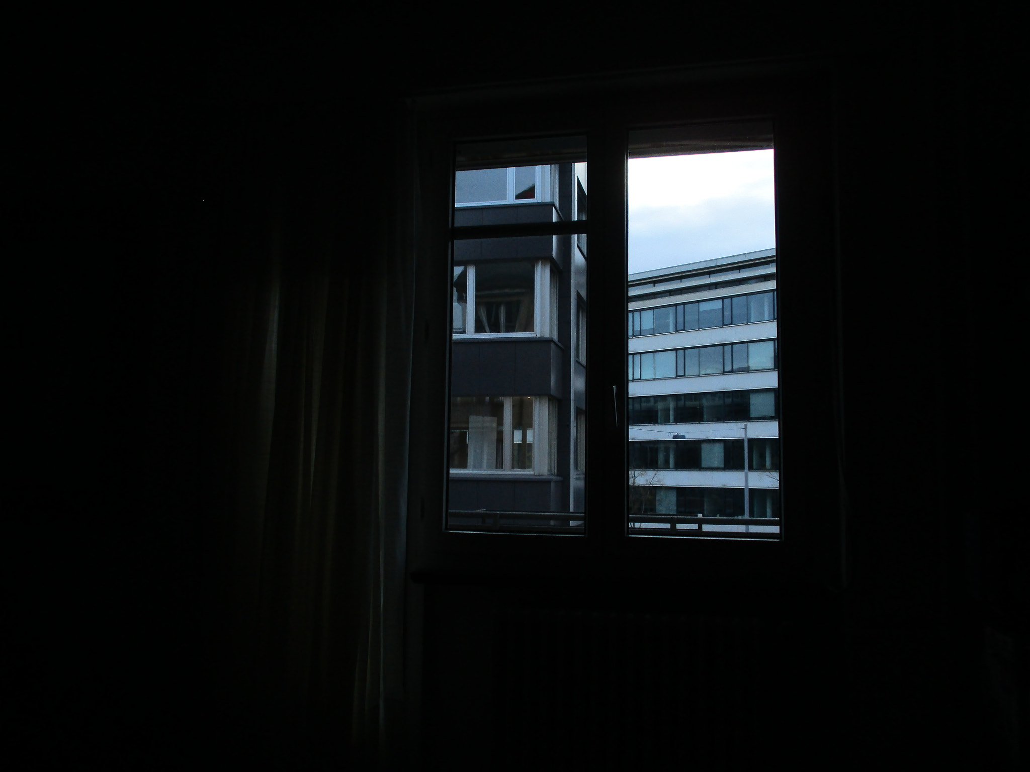 Canon IXUS 185 sample photo. Looking at the light outside photography
