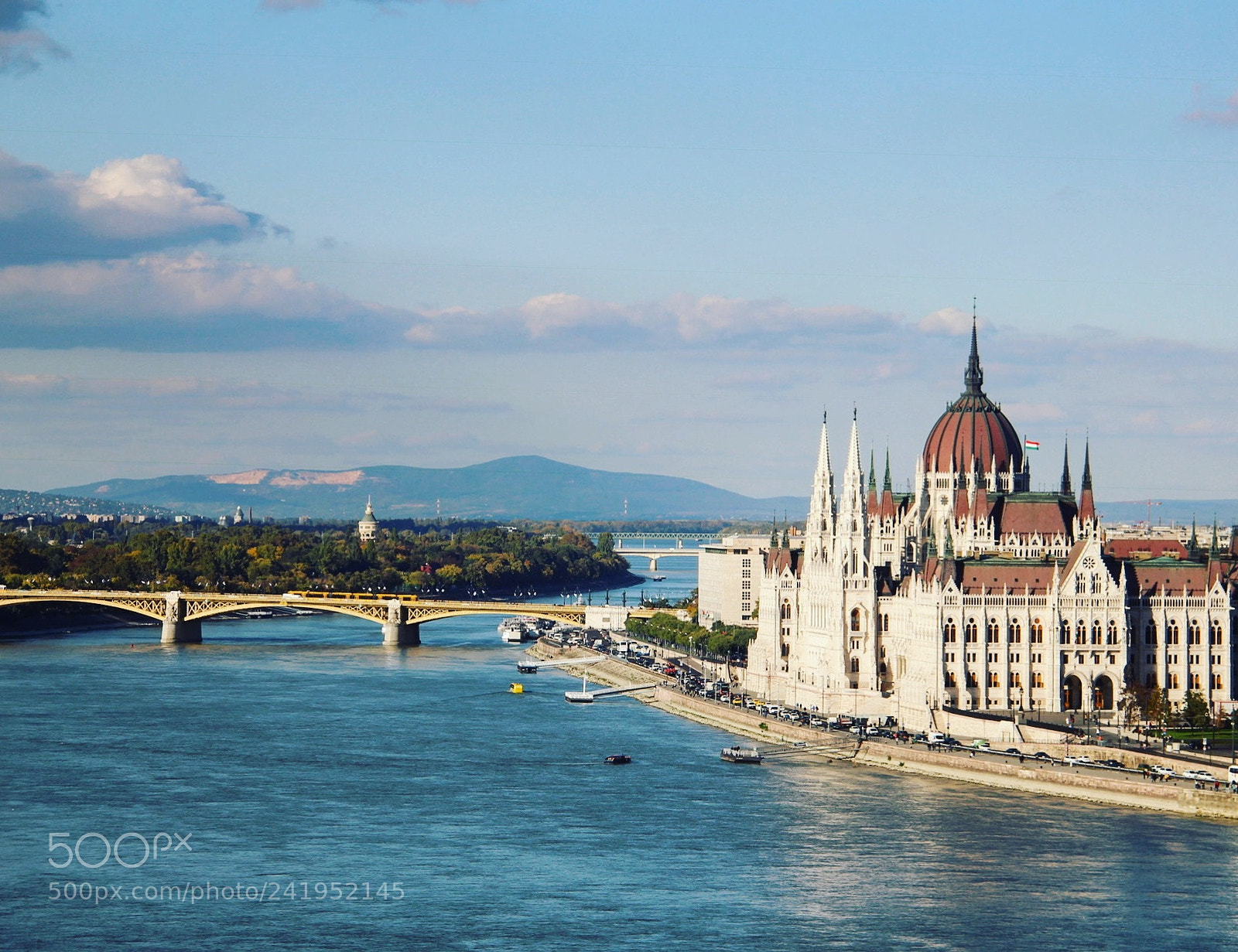 Canon EOS 100D (EOS Rebel SL1 / EOS Kiss X7) sample photo. Looking over river danube photography