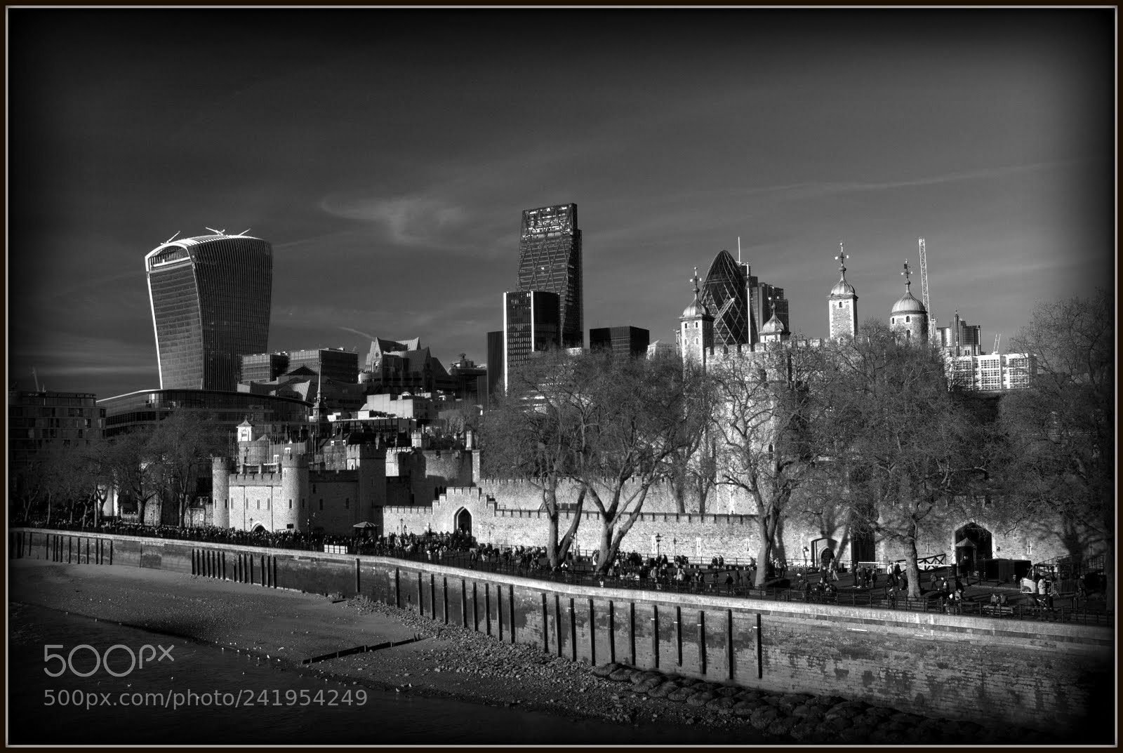 Pentax K100D sample photo. London photography