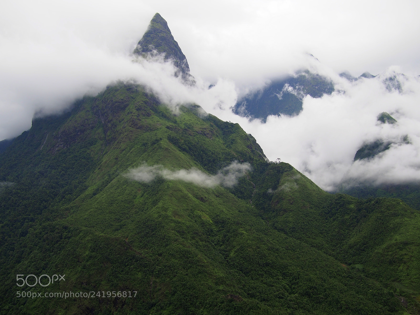 Olympus OM-D E-M5 sample photo. Mount phansipan, vietnam photography