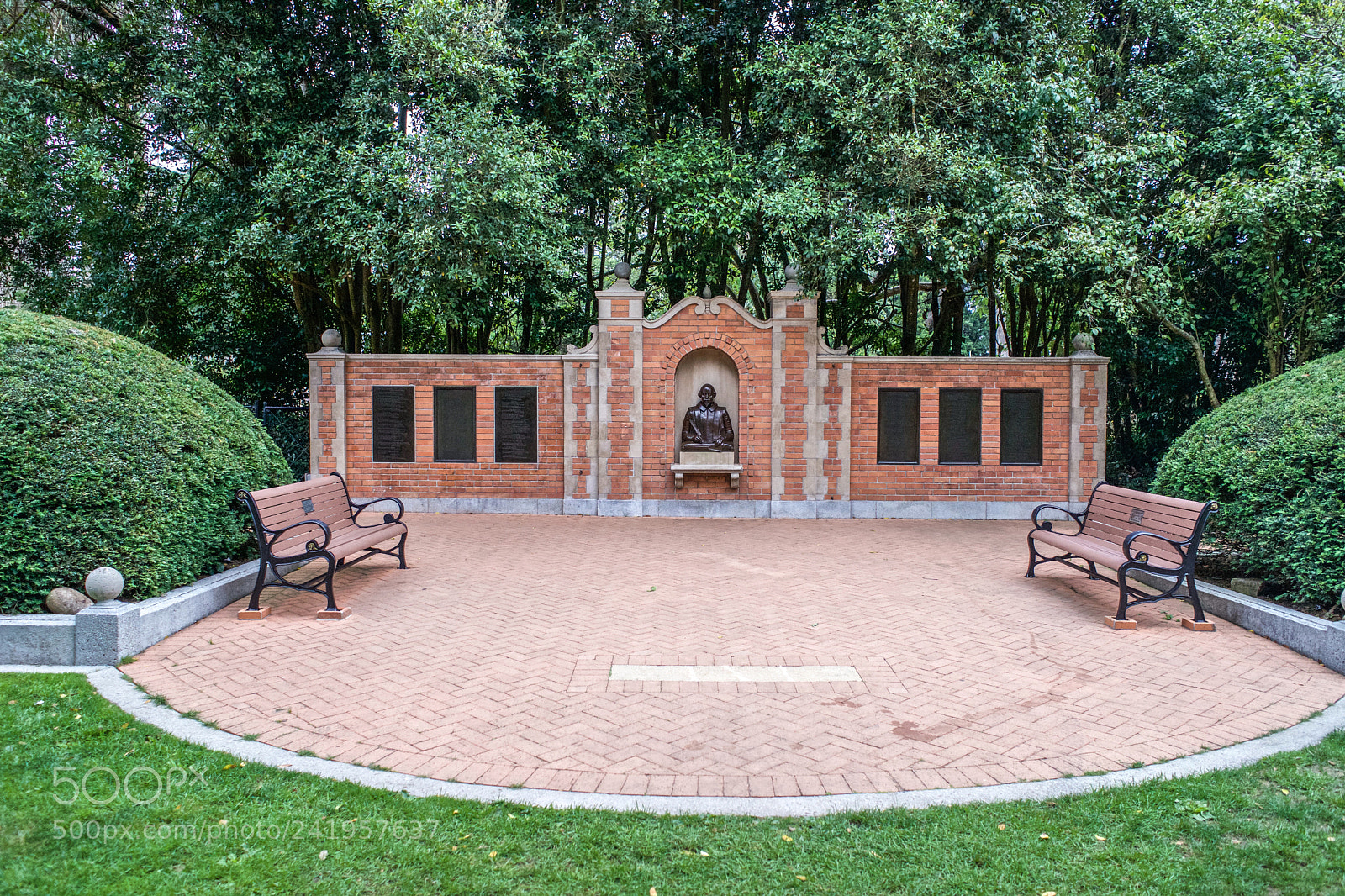 Sony a7 sample photo. The shakespeare garden golden photography