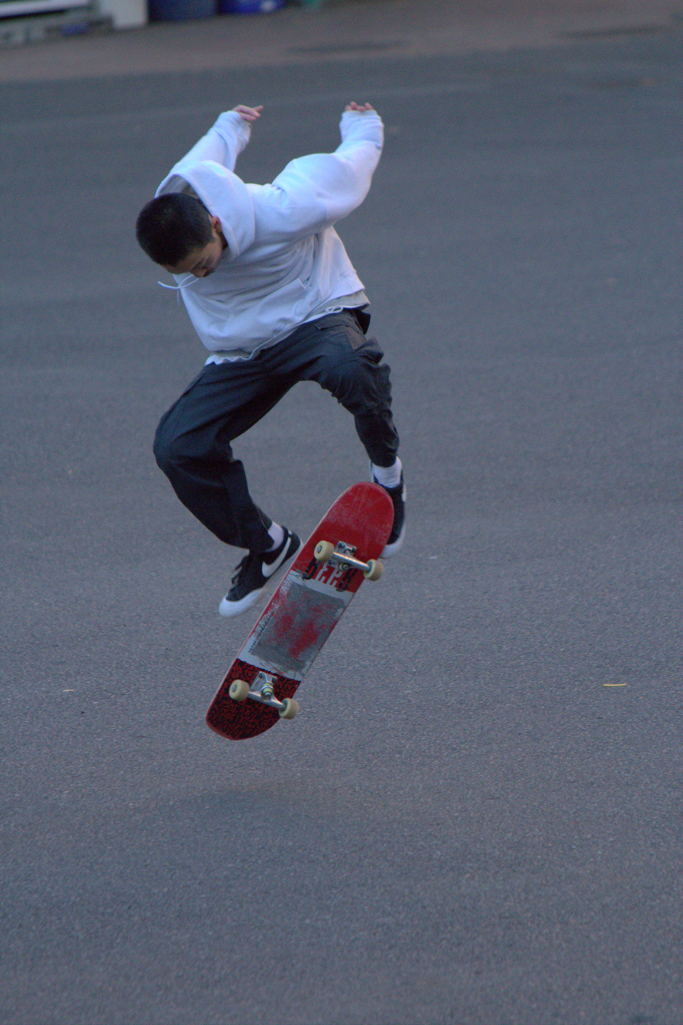 Canon EF 70-300mm F4-5.6 IS USM sample photo. Skateboarder in action photography