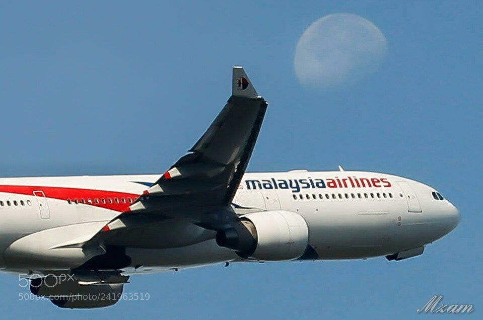 Canon EOS 1100D (EOS Rebel T3 / EOS Kiss X50) sample photo. Flypass by the moon. photography