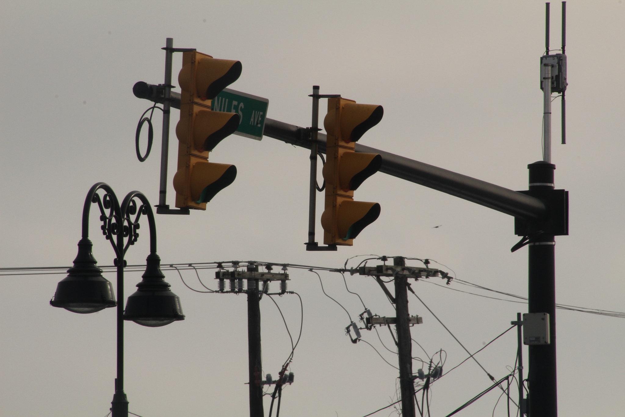 Canon EOS 1200D (EOS Rebel T5 / EOS Kiss X70 / EOS Hi) sample photo. The structures of niles ave. 奈爾斯大道的結構。 photography