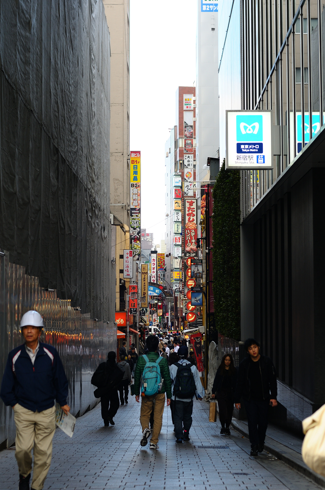 Nikon D300 + Nikon AF Nikkor 50mm F1.4D sample photo. Shinjuku, tokyo photography