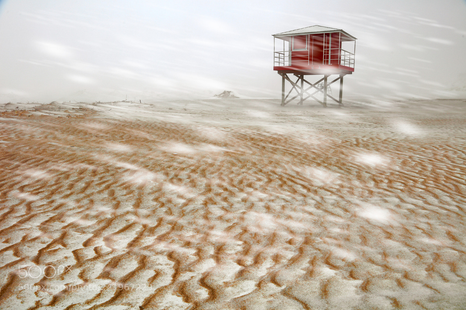 Canon EOS 5DS R sample photo. Snowy lifeguard hut photography
