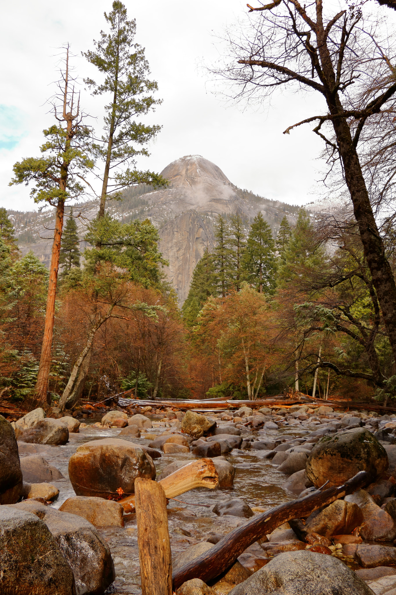Canon EOS 750D (EOS Rebel T6i / EOS Kiss X8i) sample photo. Misty mountain from afar photography