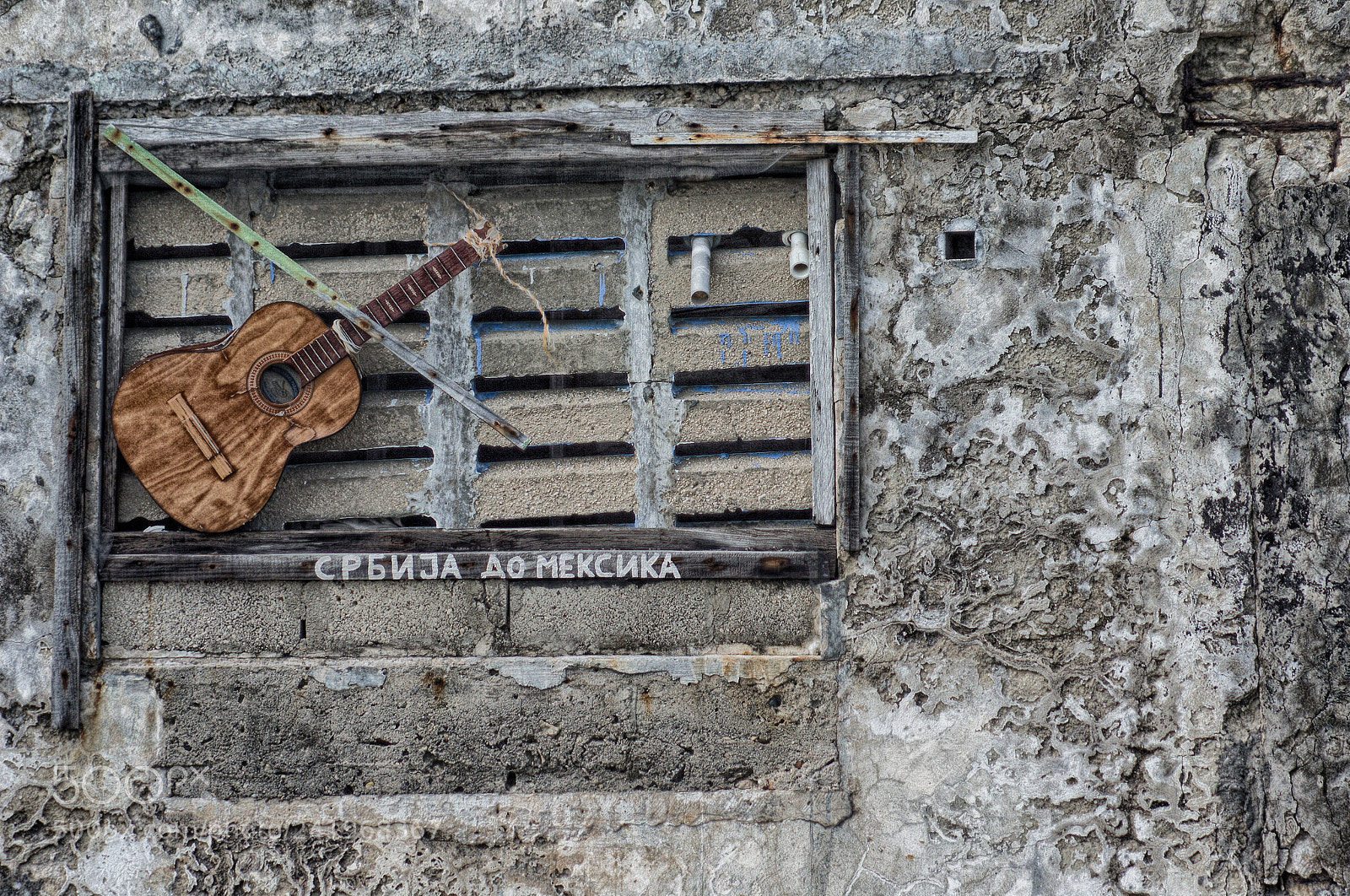 Sony SLT-A55 (SLT-A55V) sample photo. Ventana y guitarra photography