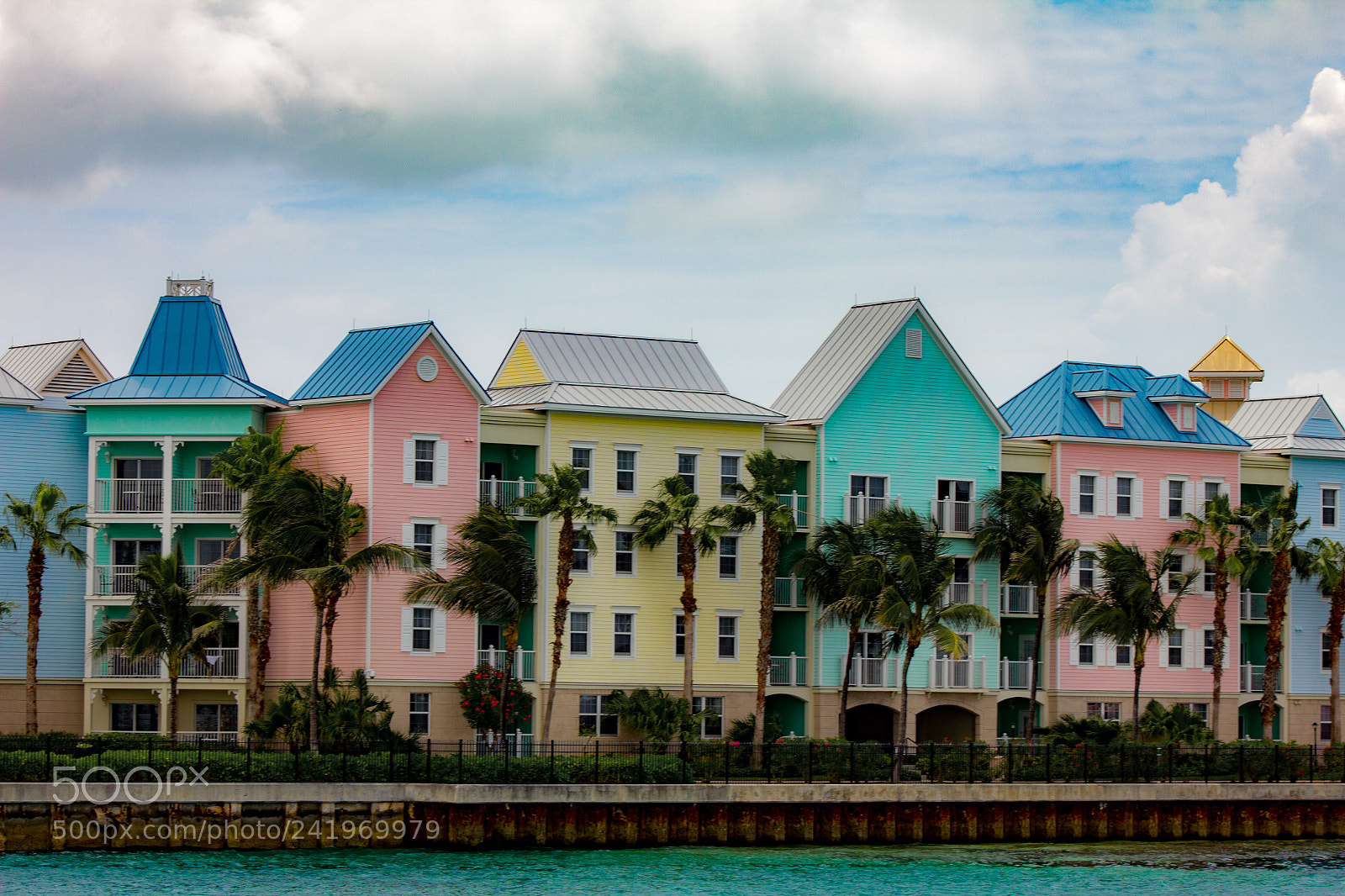 Canon EOS 550D (EOS Rebel T2i / EOS Kiss X4) sample photo. Bahamas row houses photography