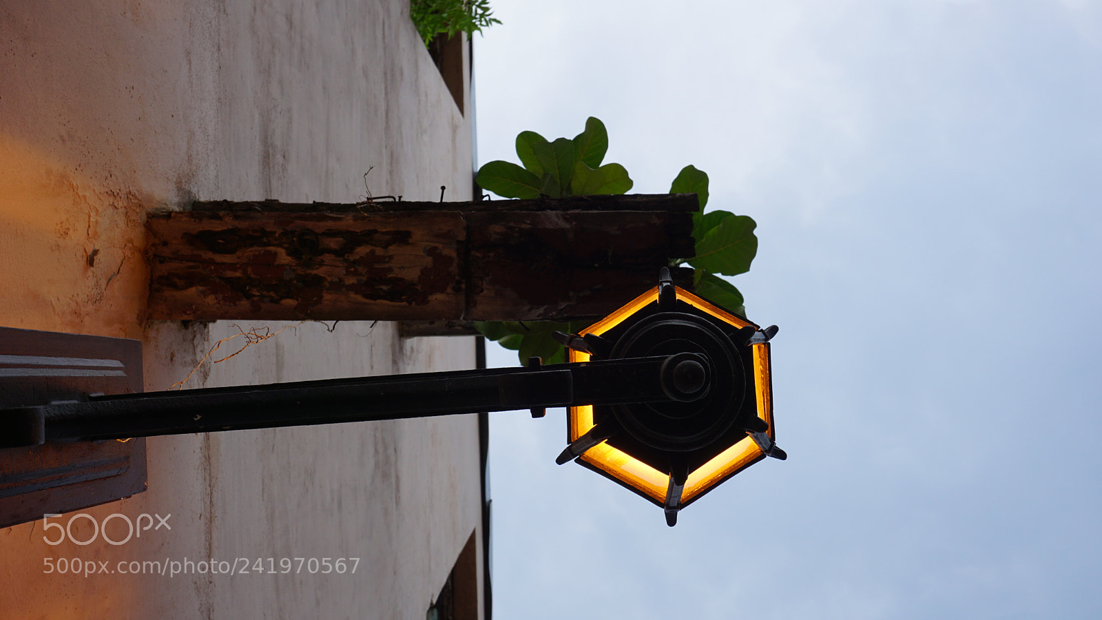 Sony a6000 + Sony E 18-50mm F4-5.6 sample photo. Street light 2 photography