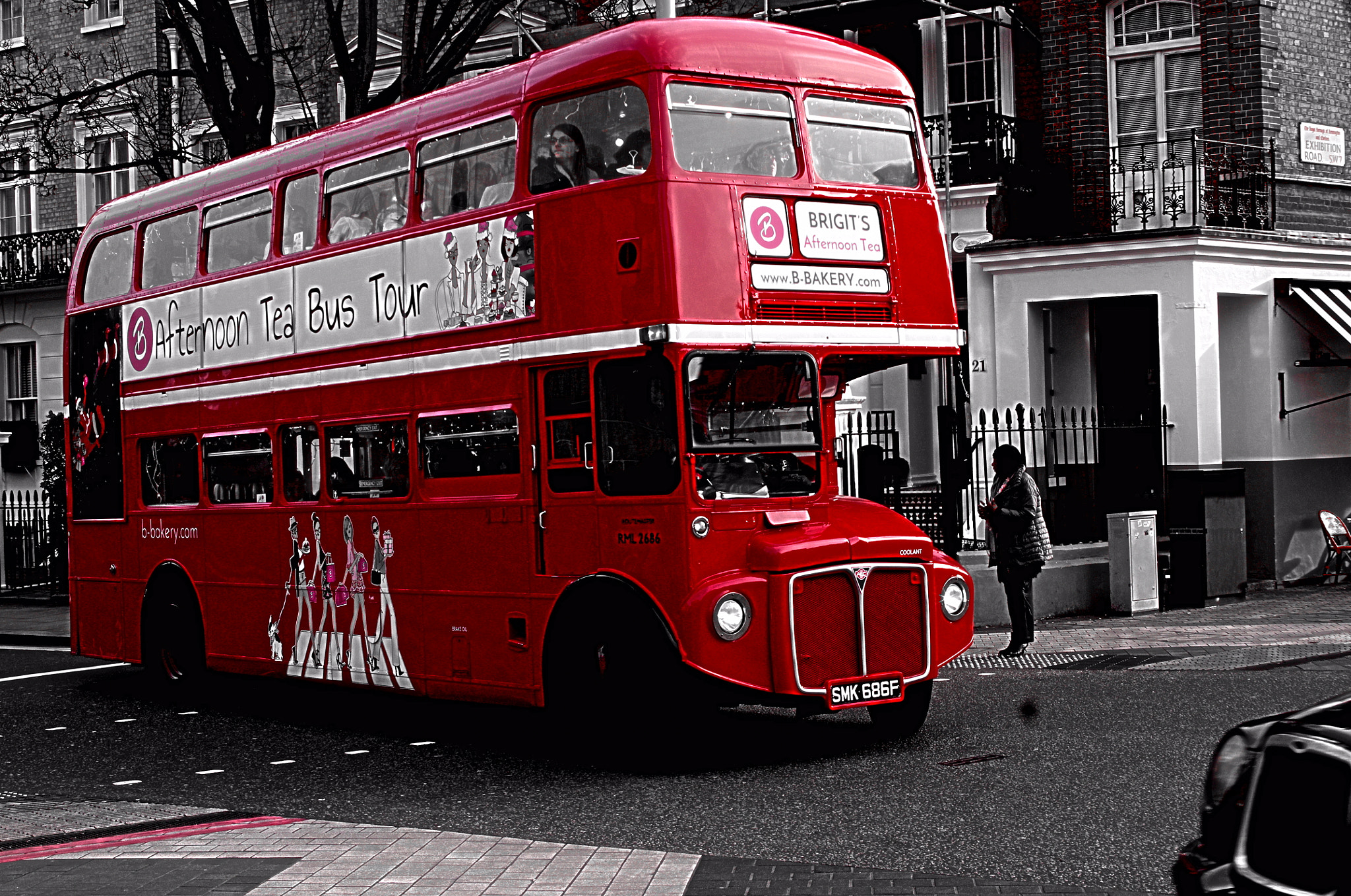 Pentax K-r + smc PENTAX-FA 28-70mm F4 AL sample photo. London bus photography