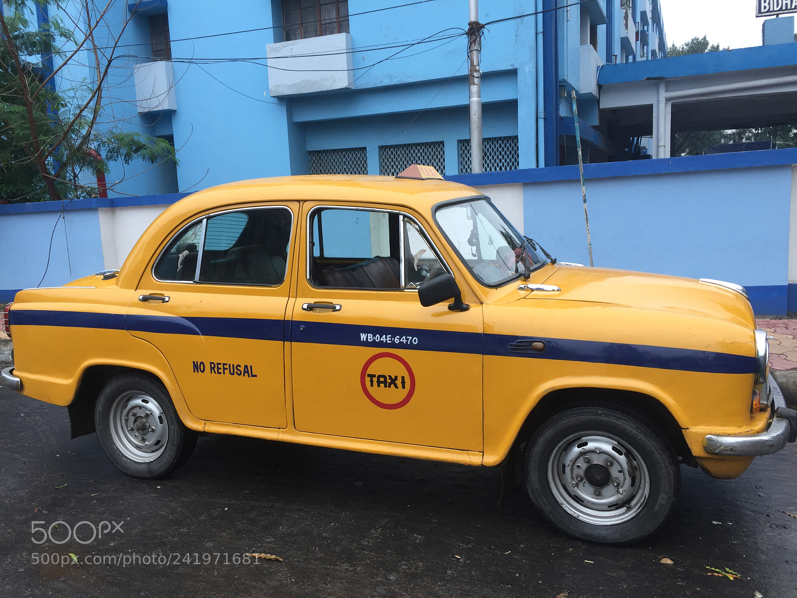 Apple iPhone 6 sample photo. Yellow taxi photography