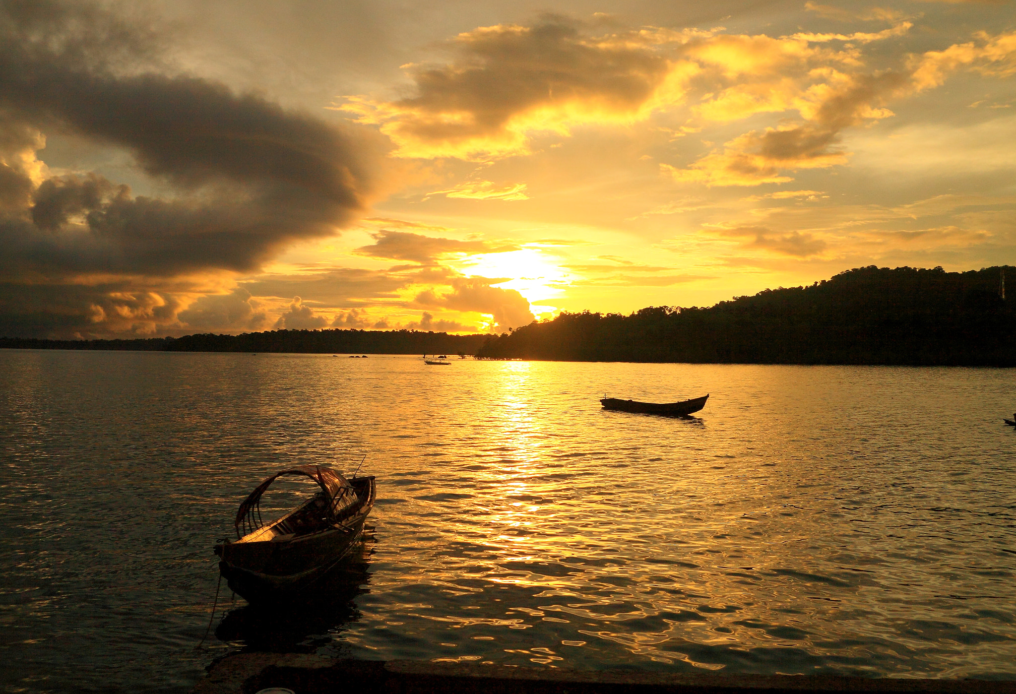 Canon EOS 50D + Canon EF-S 17-85mm F4-5.6 IS USM sample photo. Img boats in the bay photography