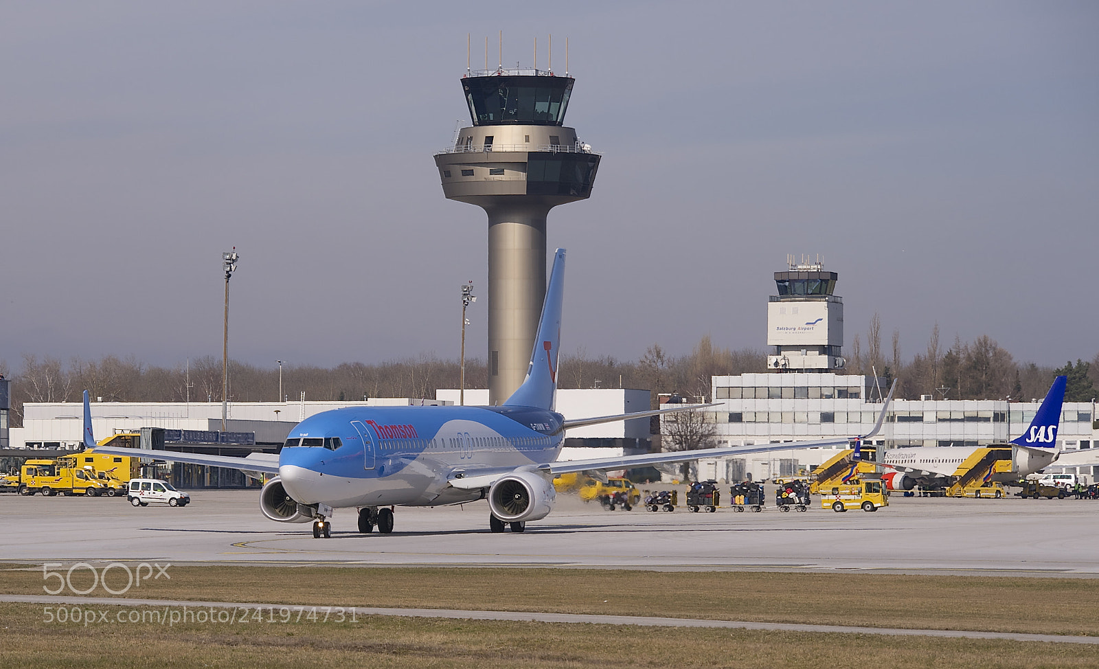 Nikon D3 sample photo. Taxi to takeoff.....salzburg airport photography