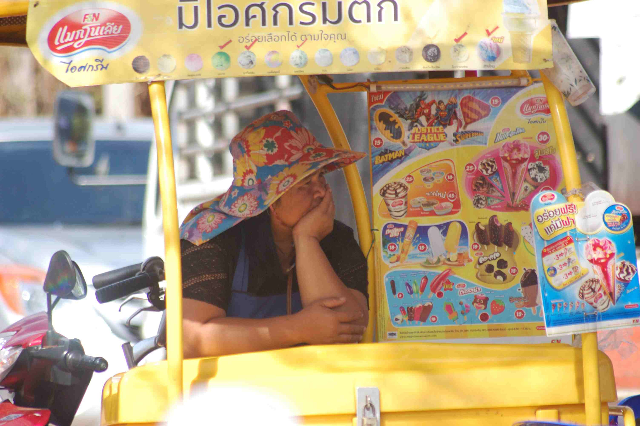 Sigma 70-300mm F4-5.6 APO DG Macro sample photo. Ice cream photography