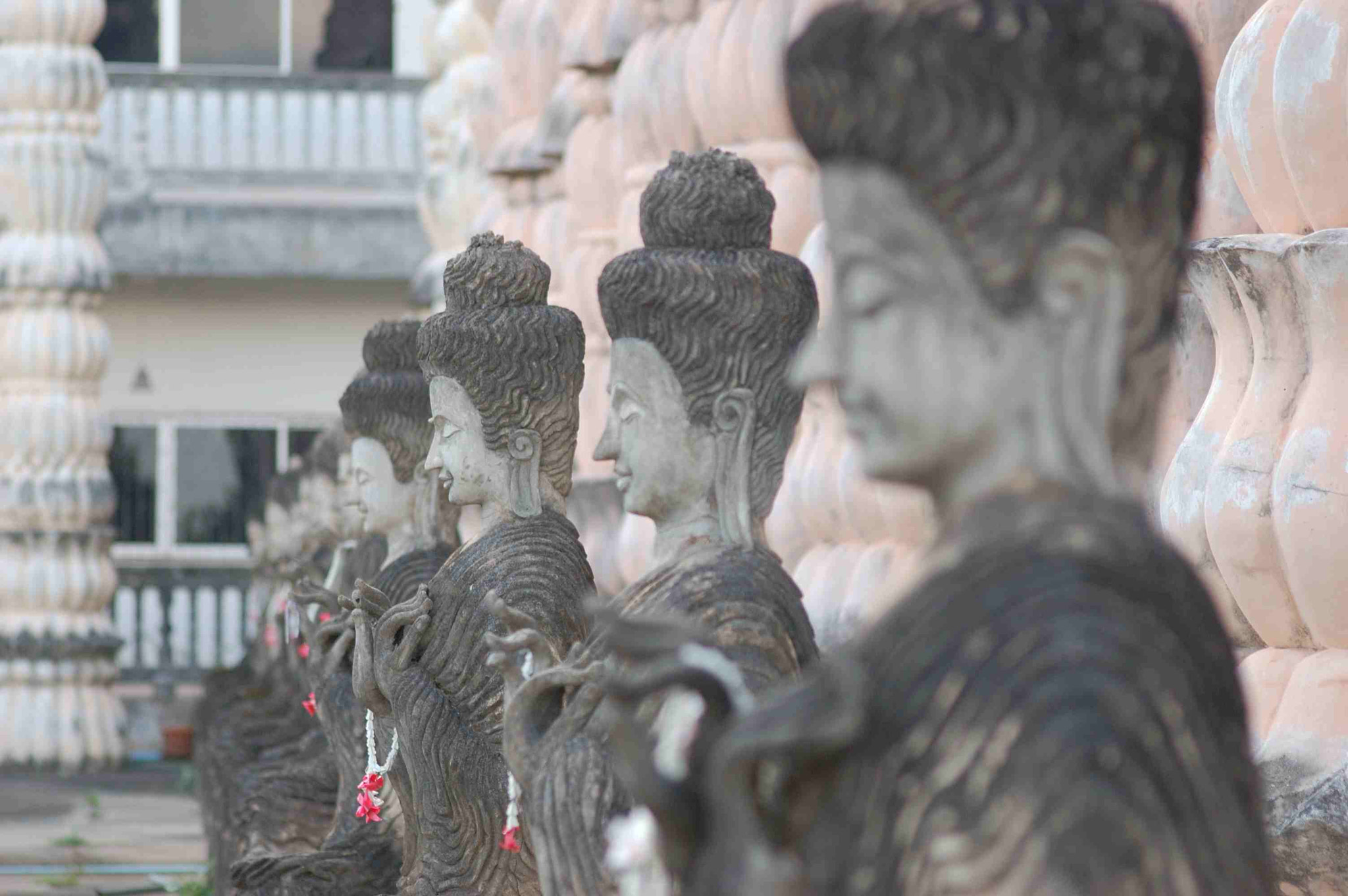 Sigma 70-300mm F4-5.6 APO DG Macro sample photo. Holy statues photography