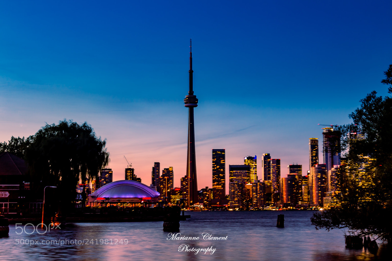 Canon EOS 1200D (EOS Rebel T5 / EOS Kiss X70 / EOS Hi) sample photo. Blue hour at toronto photography