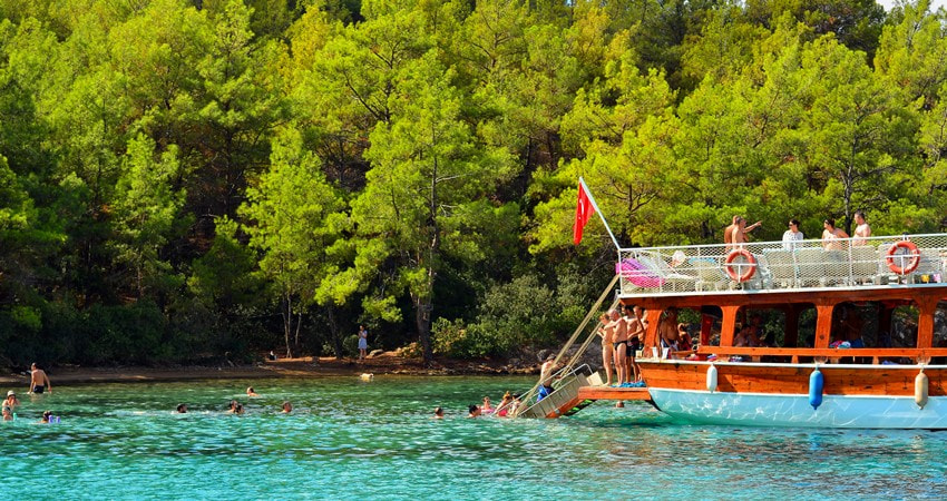 Nikon D5200 + Nikon AF Nikkor 50mm F1.8D sample photo. Marmaris tekne turu photography