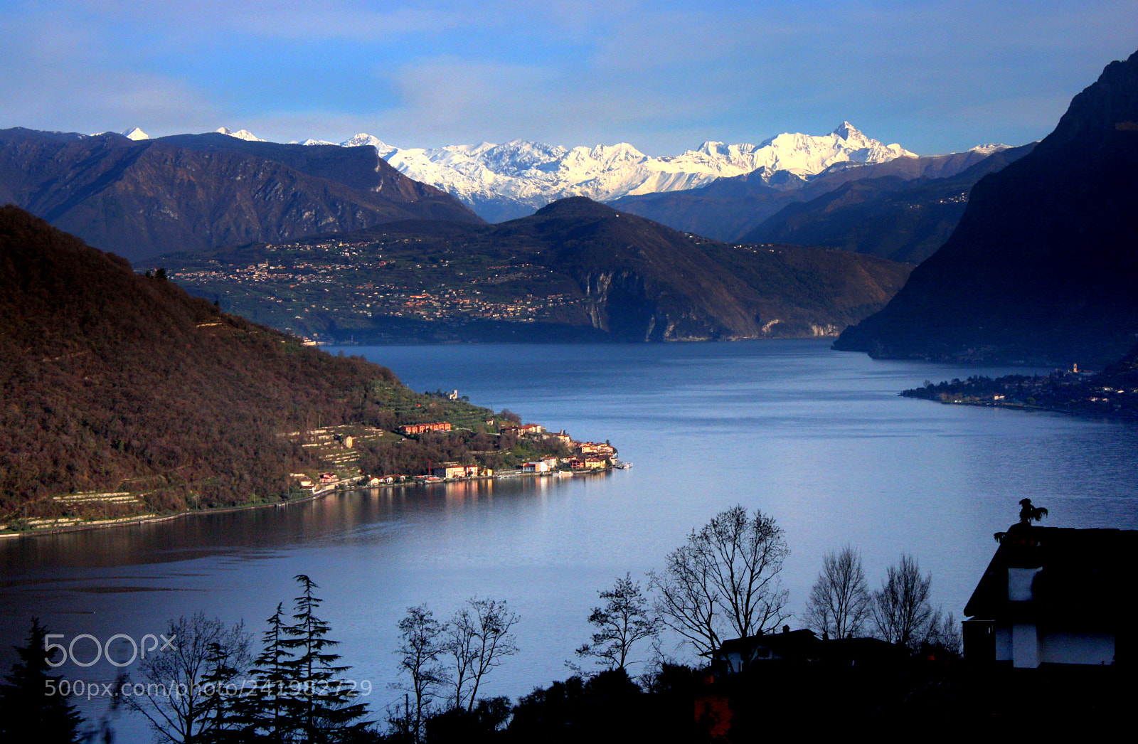 Canon EF-S 18-55mm F3.5-5.6 IS sample photo. Lake iseo photography