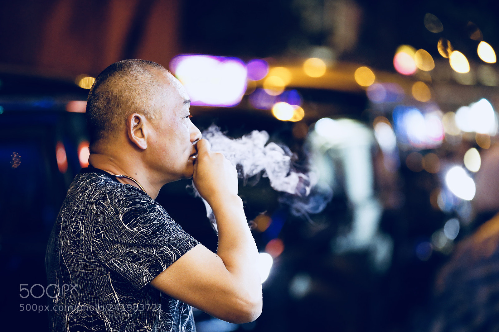 Canon EOS-1D X Mark II sample photo. Smoking on the street photography