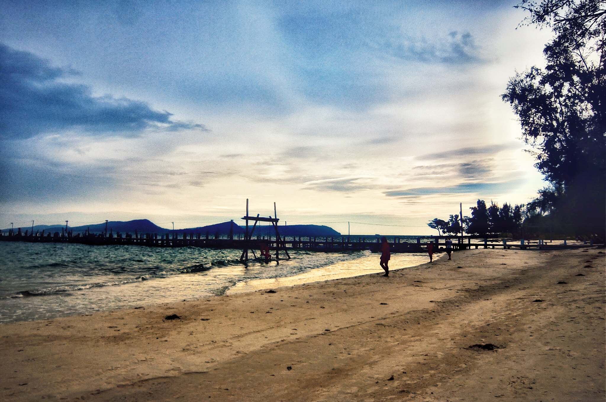 Fujifilm XF1 sample photo. Koh rong beach cambodia photography