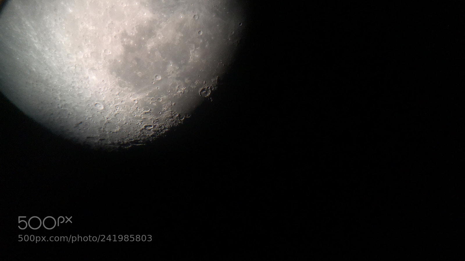 Apple iPhone SE sample photo. Moon photography