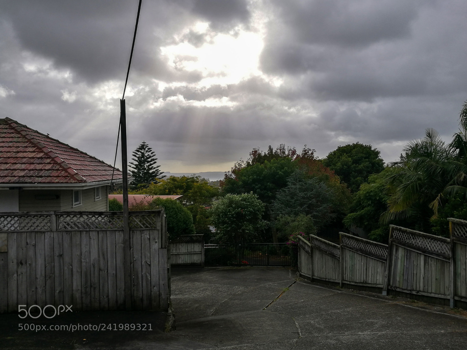 HUAWEI P9 sample photo. Sunlight trhow the clouds. photography