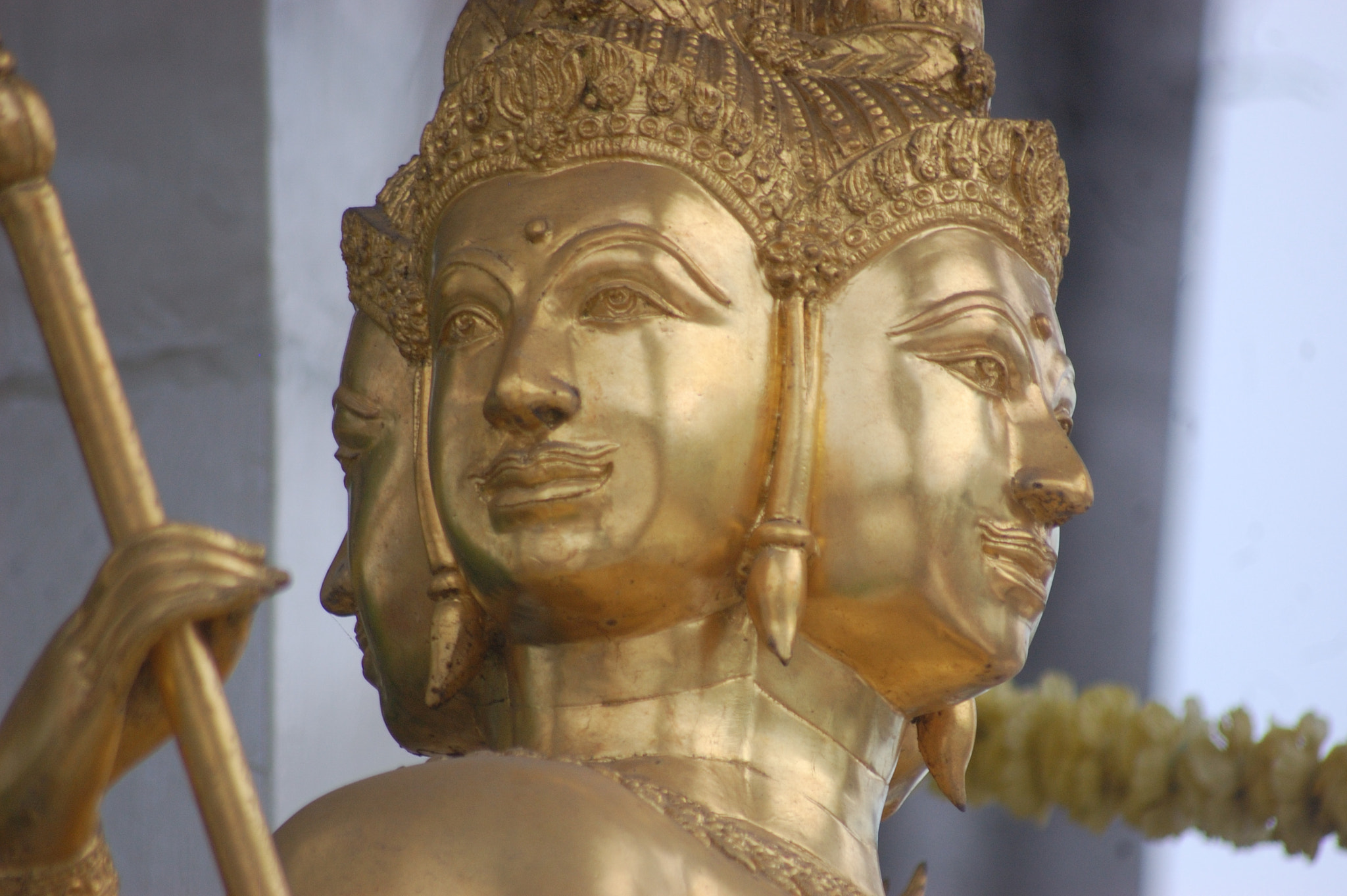 Sigma 70-300mm F4-5.6 APO DG Macro sample photo. Golden statue photography