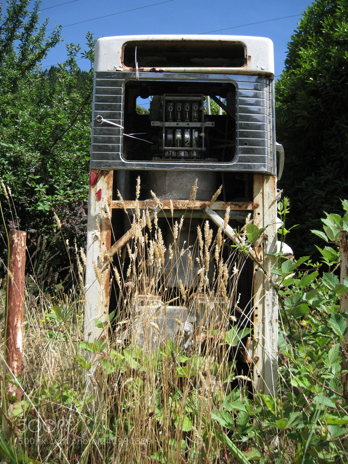 Canon DIGITAL IXUS 960 IS sample photo. Old petrol bowser photography