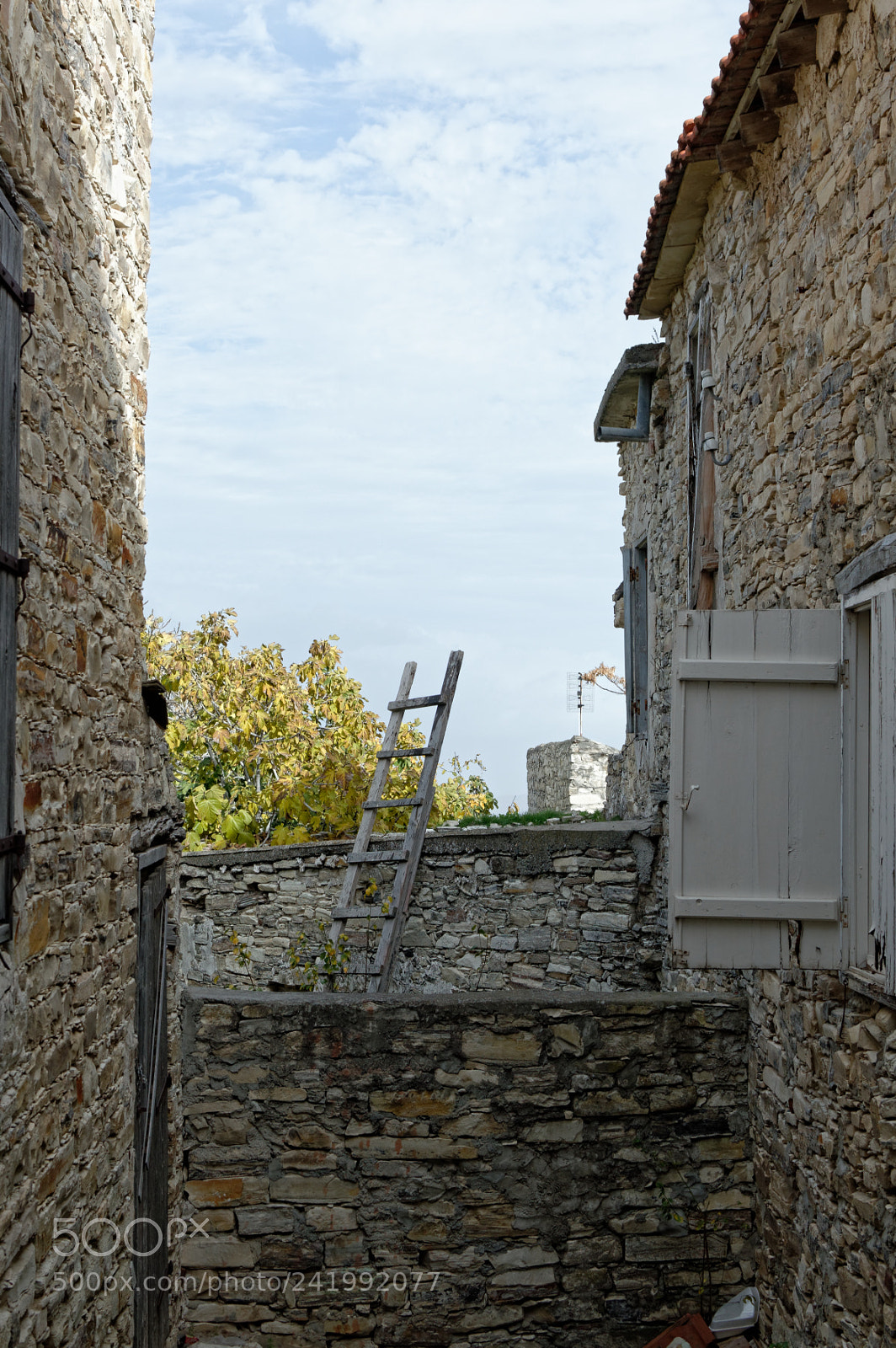 Nikon D3200 + Nikon AF-S DX Nikkor 35mm F1.8G sample photo. Stairway to heaven photography