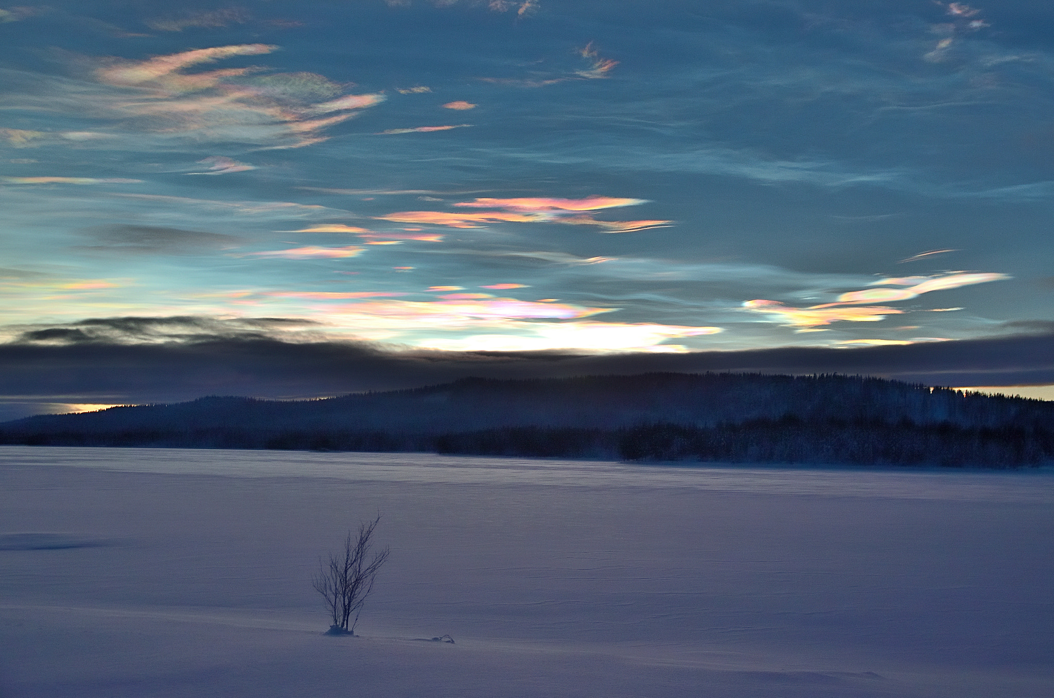 Nikon D5100 + Tamron SP AF 17-50mm F2.8 XR Di II LD Aspherical (IF) sample photo. Colourful clouds over lapland photography
