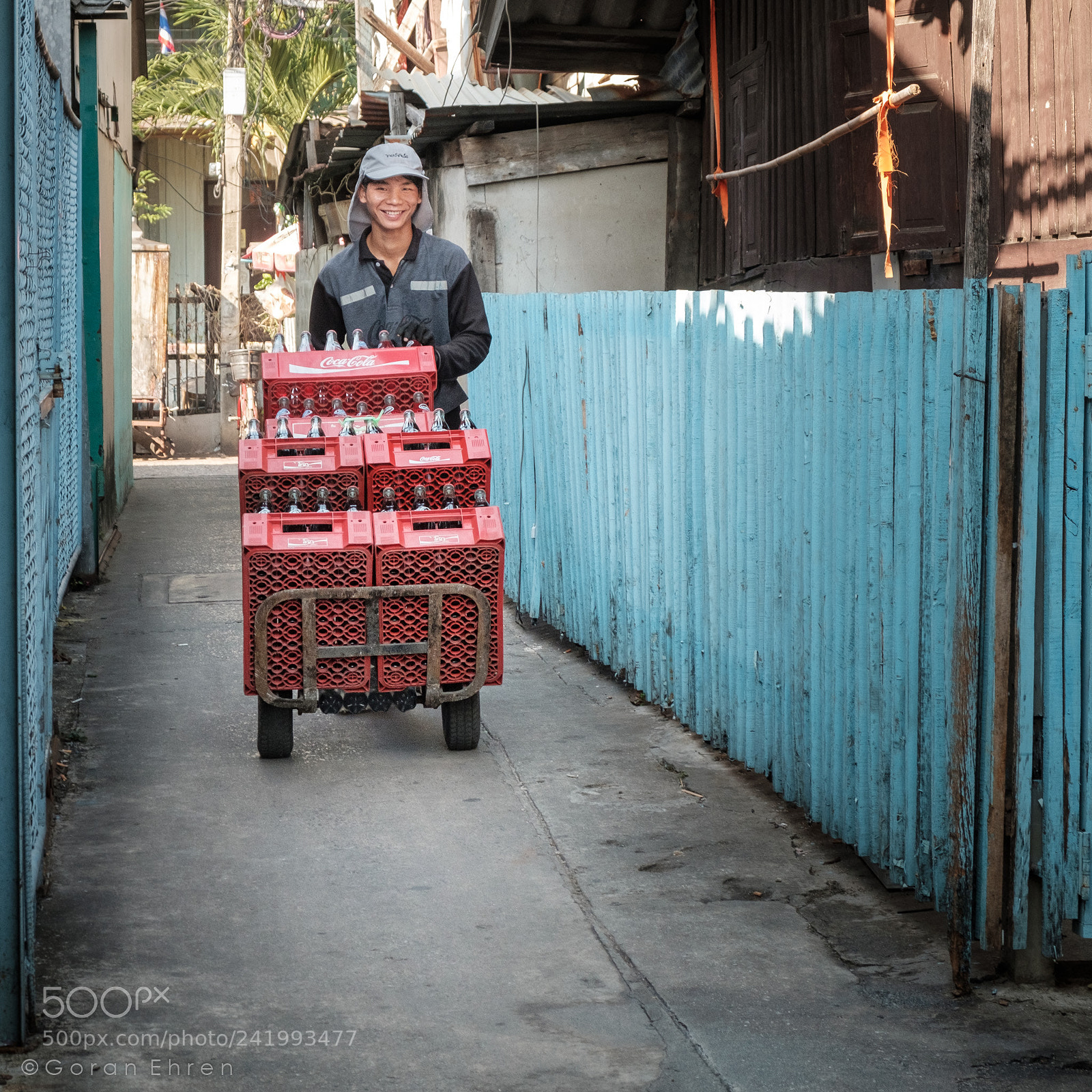 Fujifilm X-T2 sample photo. Delivering the drinks photography