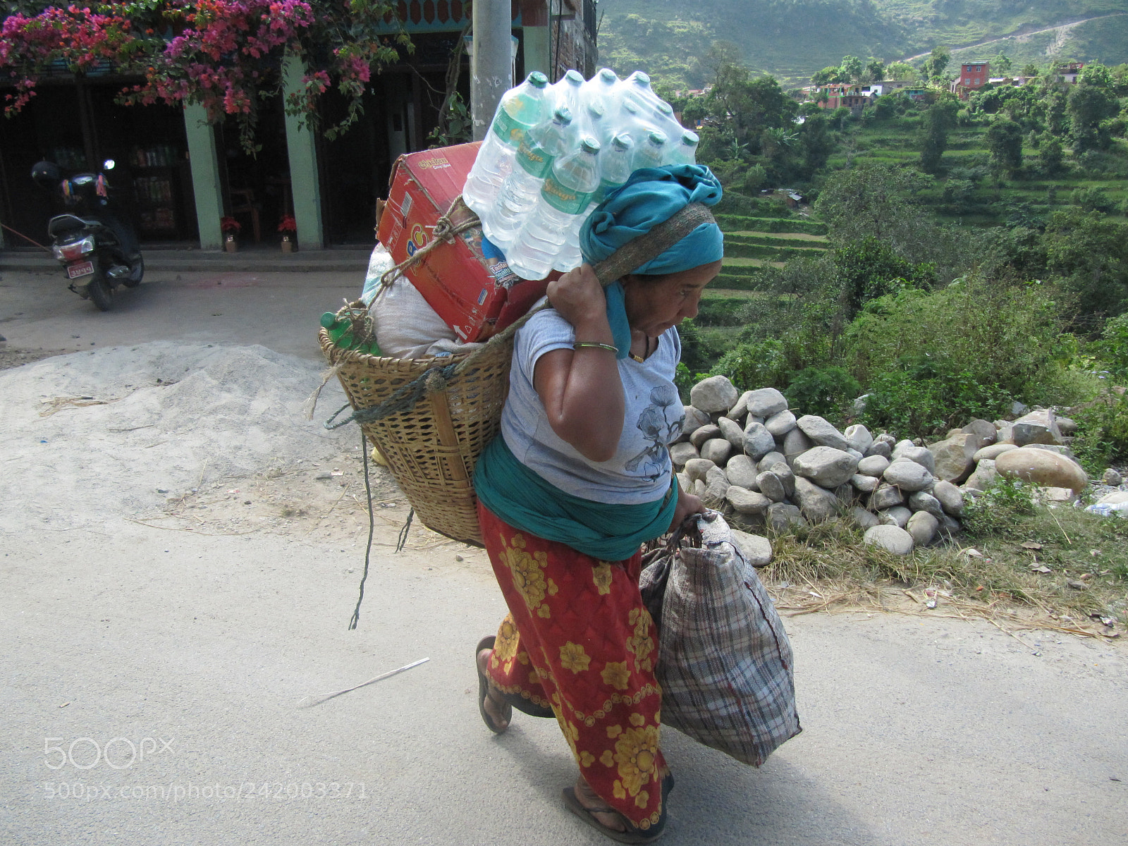 Canon PowerShot SX200 IS sample photo. Nepalese woman photography