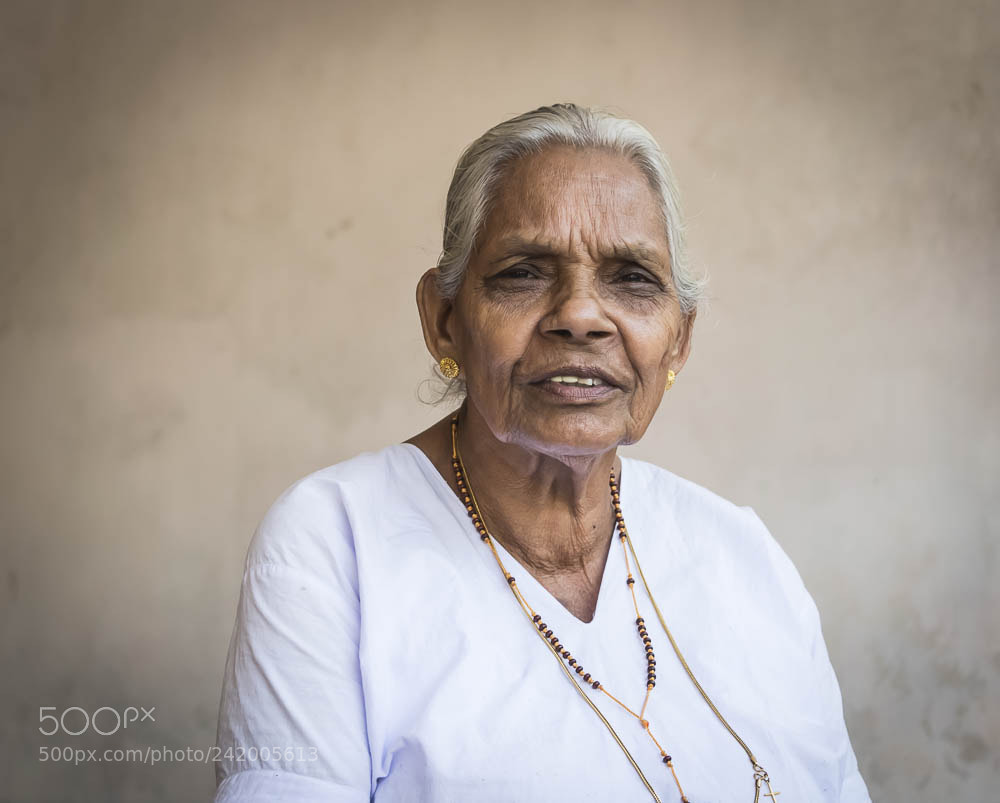Nikon D850 sample photo. An elderly mother photography