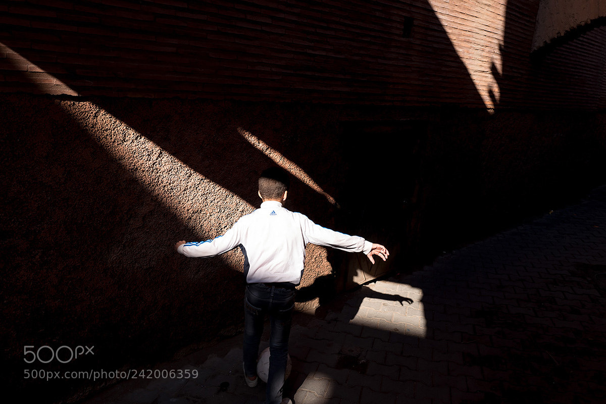 Leica Q (Typ 116) sample photo. Boy in light photography