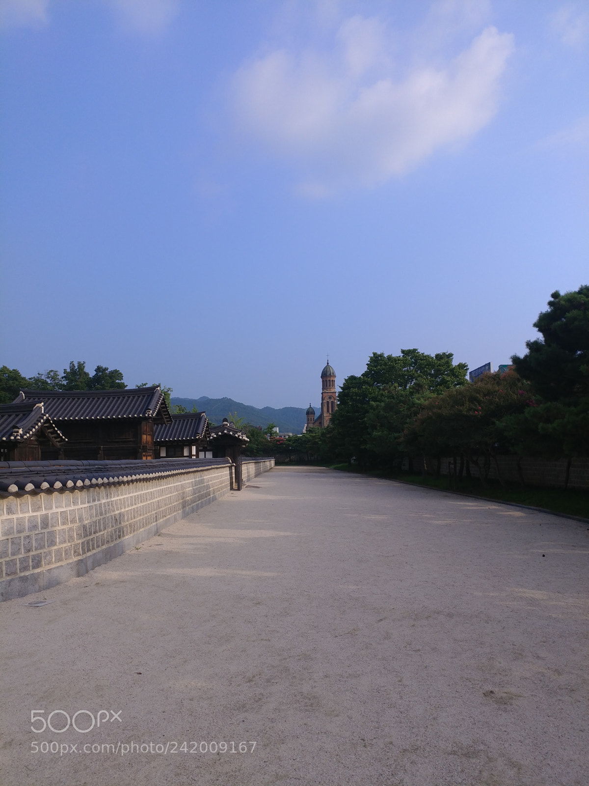 LG V20 sample photo. Hanok & cathedral photography