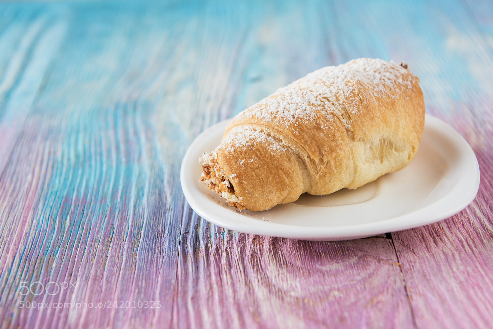 Nikon D810 sample photo. Tasty eclair on plate photography