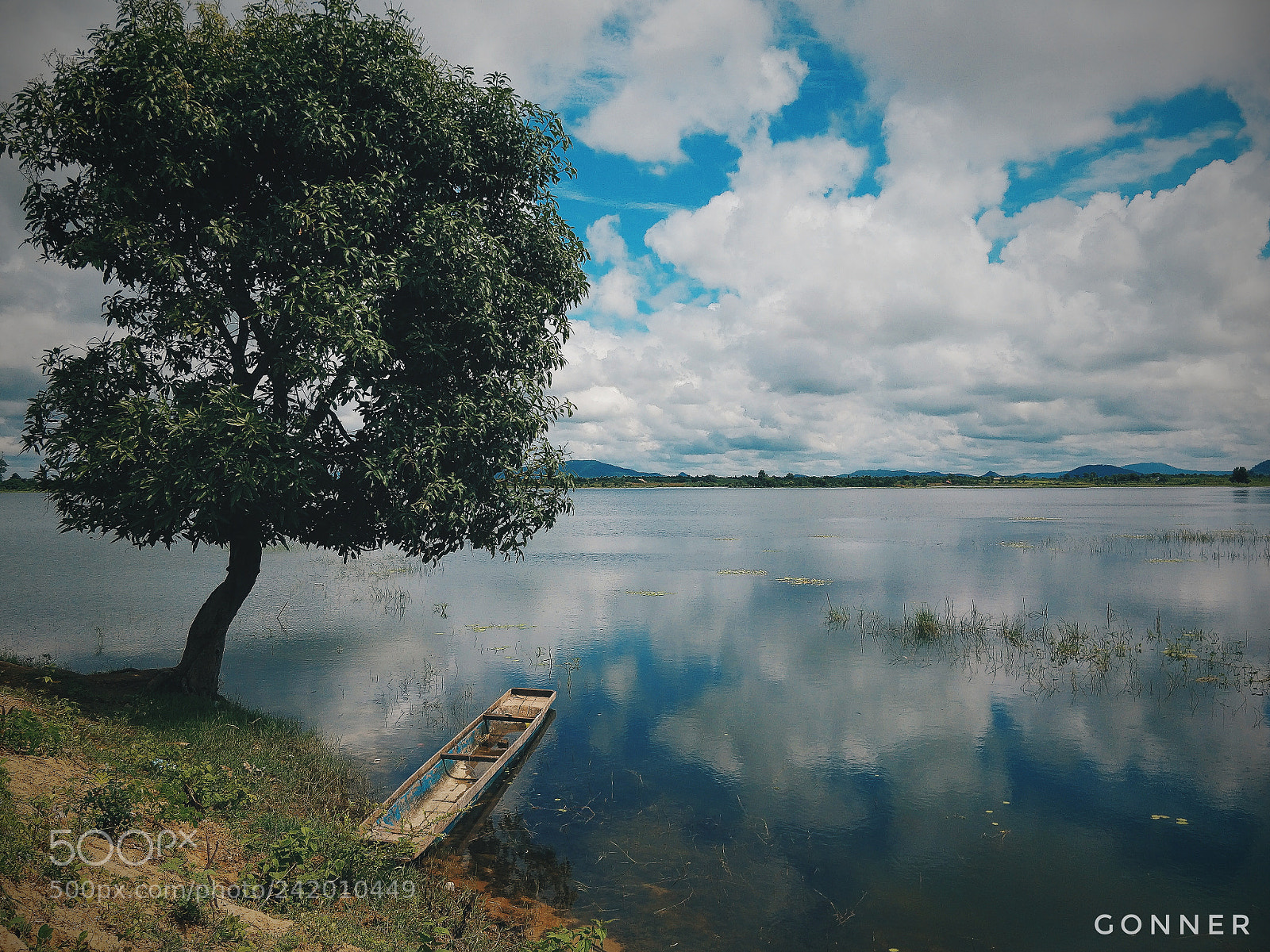 OnePlus 5 sample photo. The boat photography