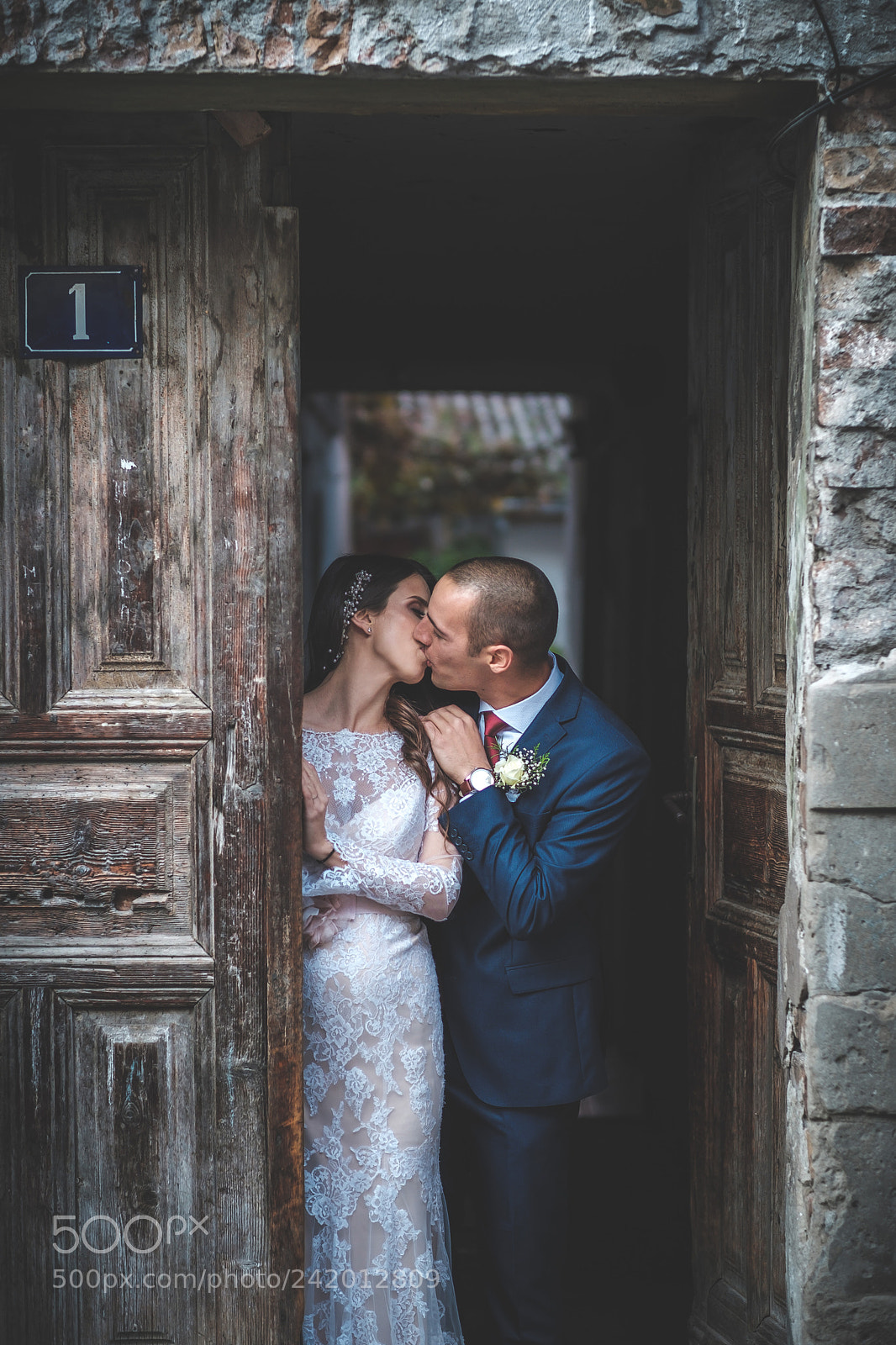 Fujifilm X-T2 sample photo. Bride and groom love photography
