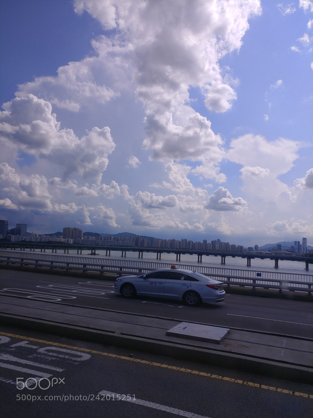 LG V20 sample photo. On the bus photography