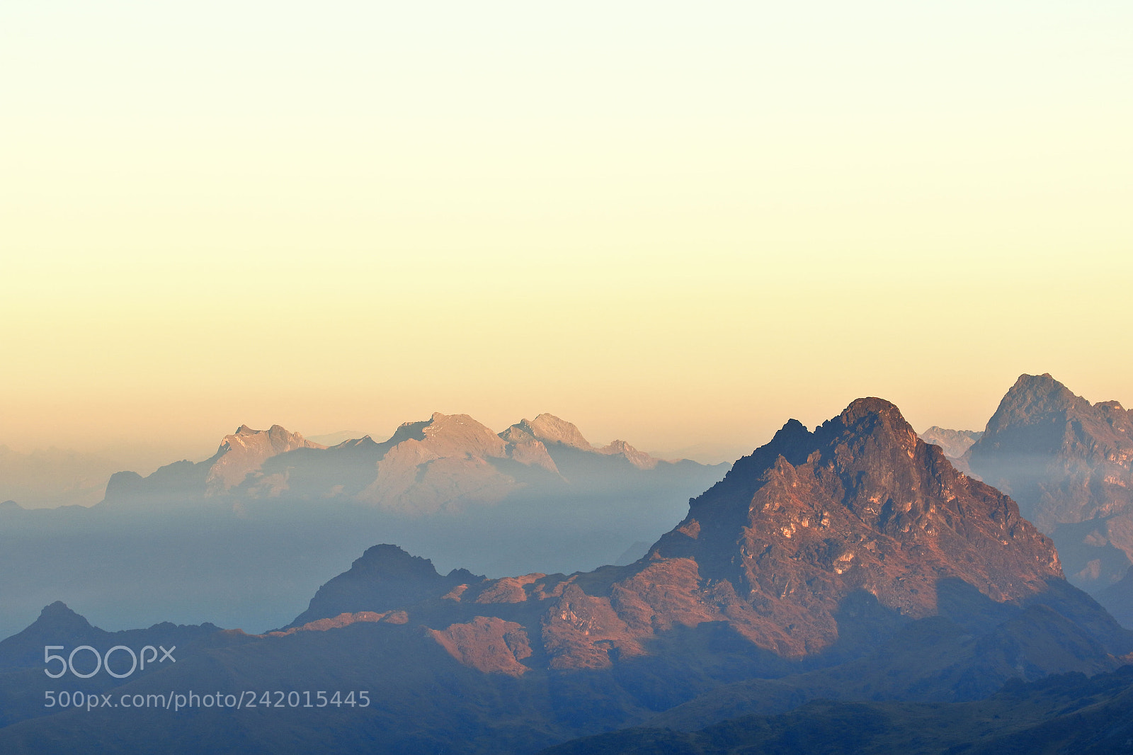 Canon EOS 7D Mark II sample photo. Montañas al atardecer photography