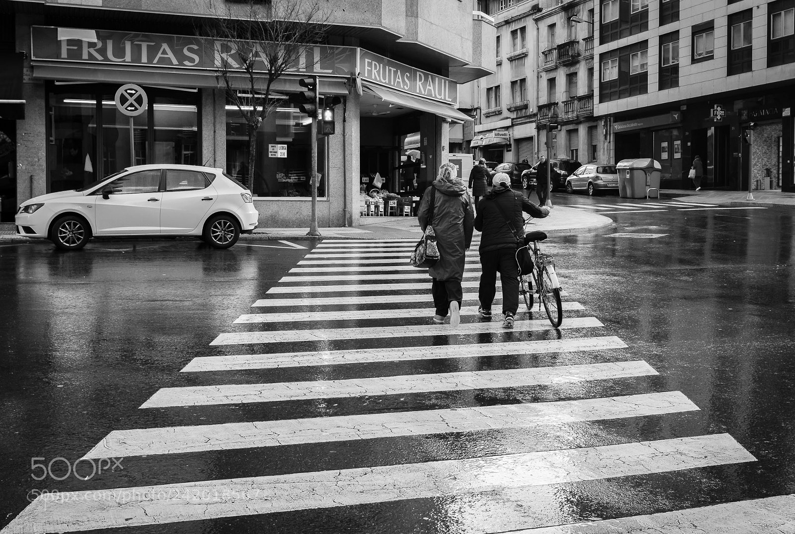Fujifilm X100F sample photo. Paso de peatones. crosswalk photography