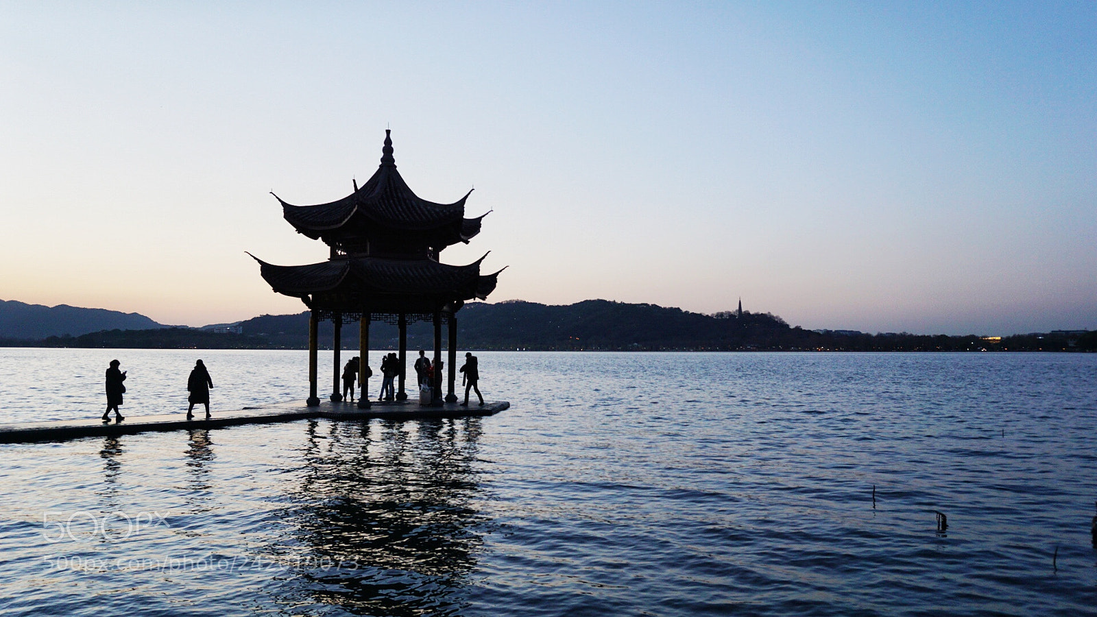 Sony a5100 sample photo. 路过 photography