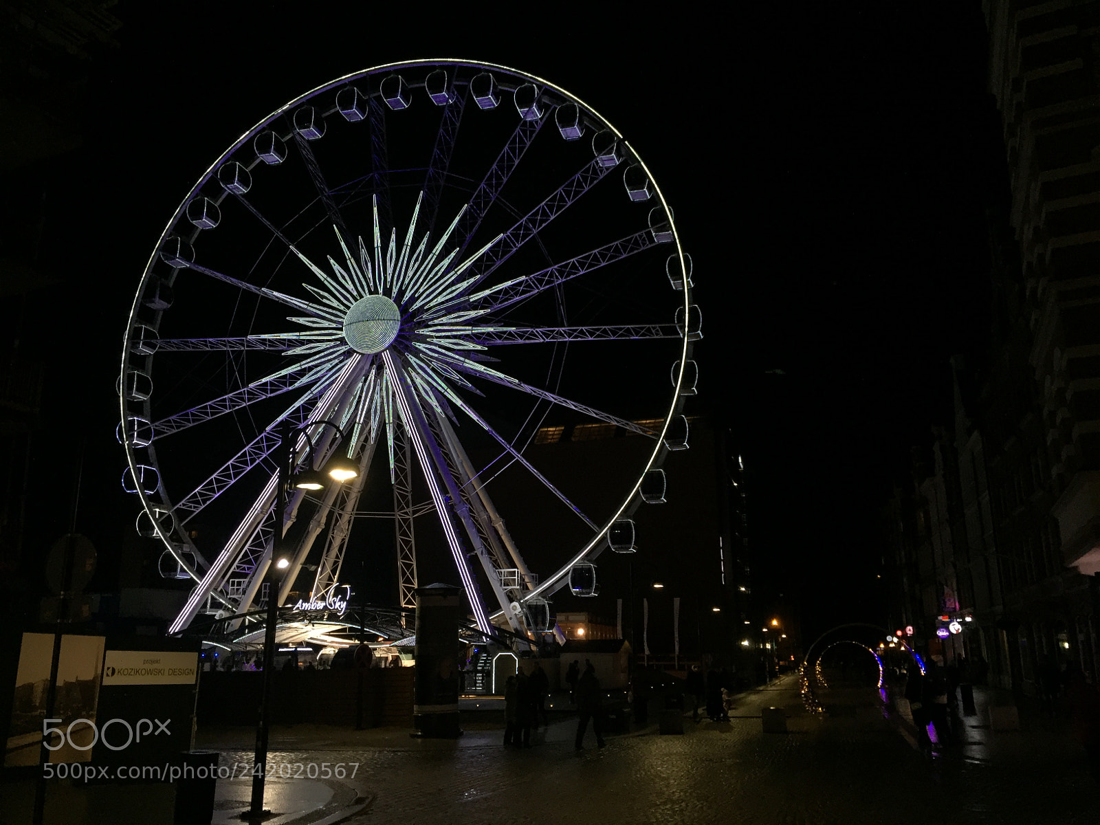 Apple iPhone 6 sample photo. Nightlife photography