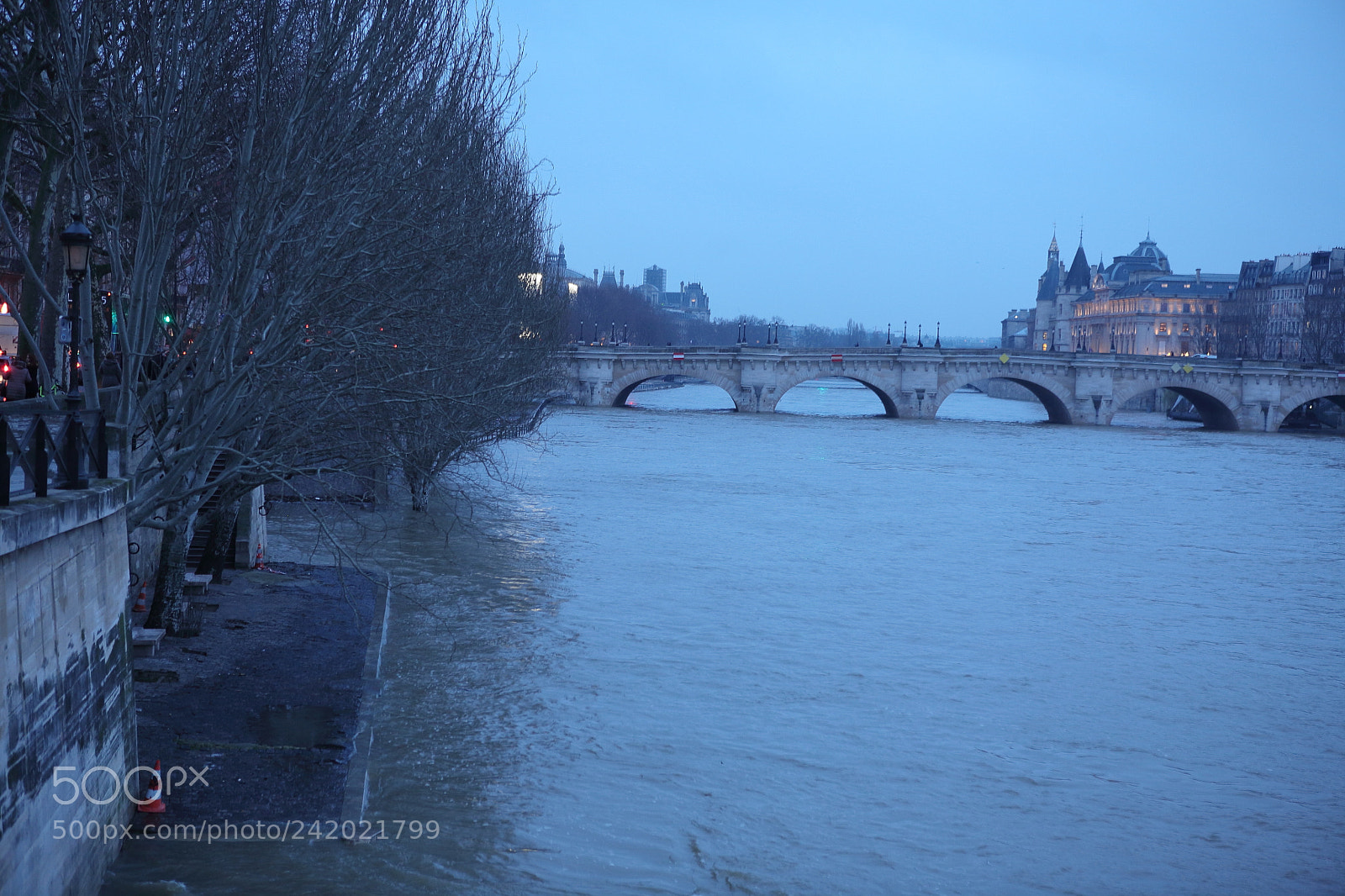 Canon EOS 5D sample photo. Quai photography