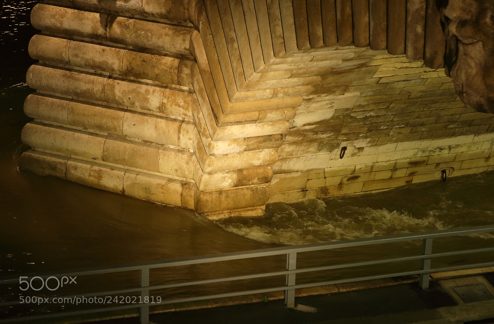 Canon EOS 5D sample photo. Nuit courant photography